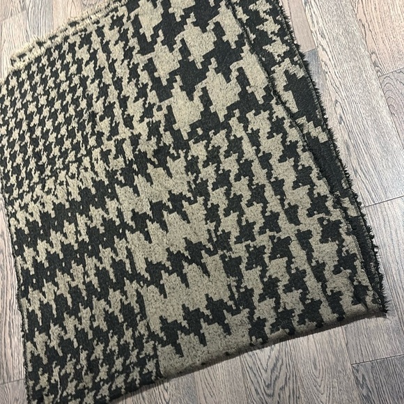 Look Diamond Mosaic wool grey  Reversible Blanket Scarf - Picture 3 of 13